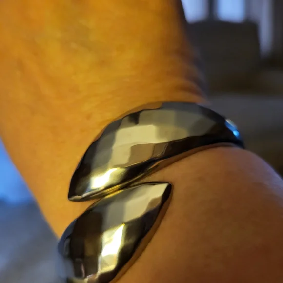 Silver Tone Diamond-Textured Hinged Double Cuff Bracelet 2.6 in Diameter Overlap - Picture 2 of 6